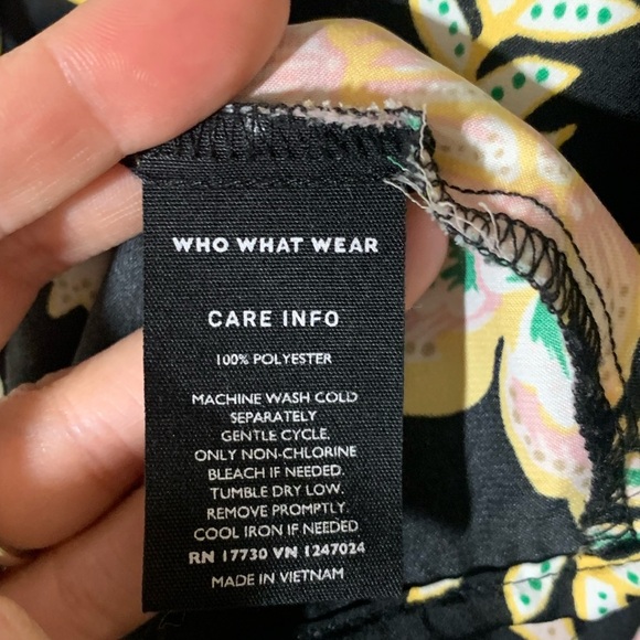 5/$25 Item: Who What Wear Floral Blouse - Picture 4 of 9